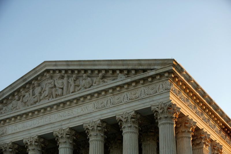 © Reuters. File photo of the U.S. Supreme Court building in Washington