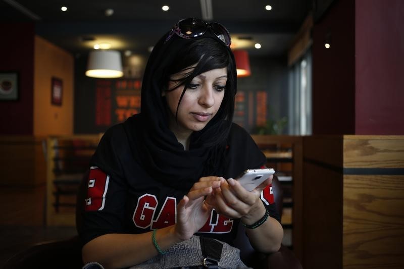 © Reuters. الحكم على ناشطة بحرينية بالسجن لمدة 16 شهرا اضافية