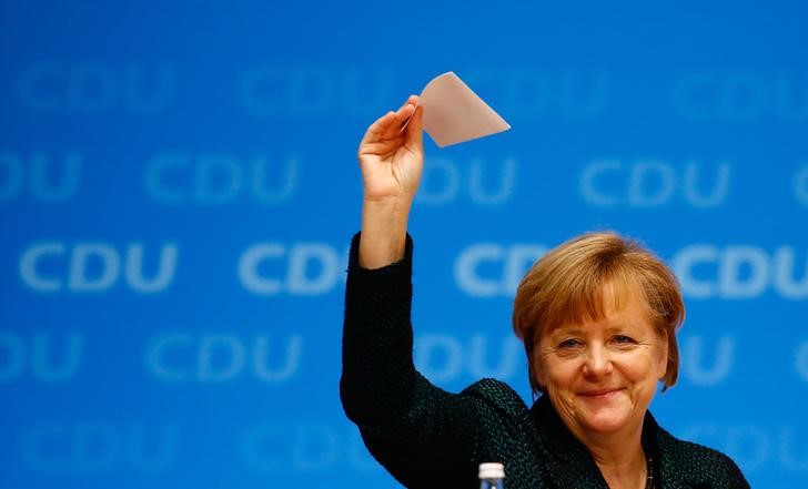 © Reuters. Merkel obtiene abrumador apoyo de la CDU para frenar a la izquierda