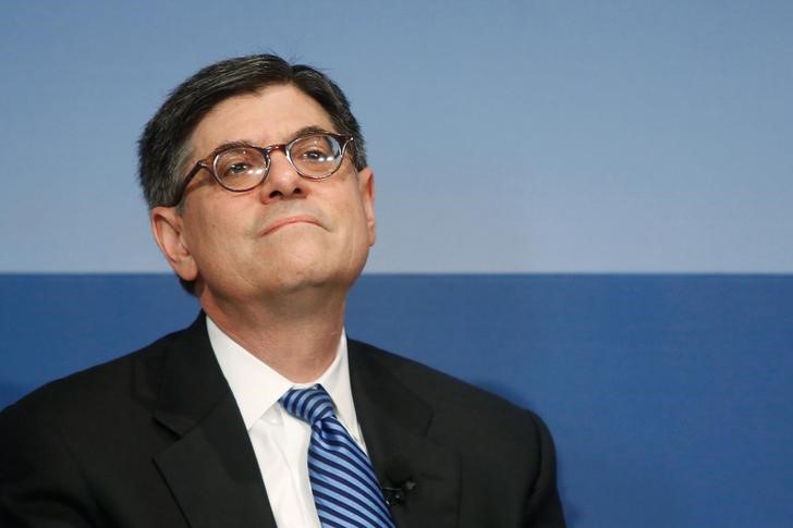 © Reuters. Lew pauses during remarks at the Peterson Institute for International Economics in Washington