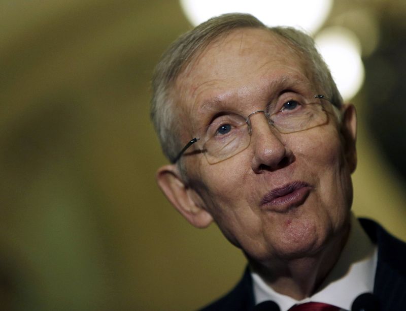 © Reuters. Senate Majority Leader Reid speaks to reporters on upcoming budget battle in Washington