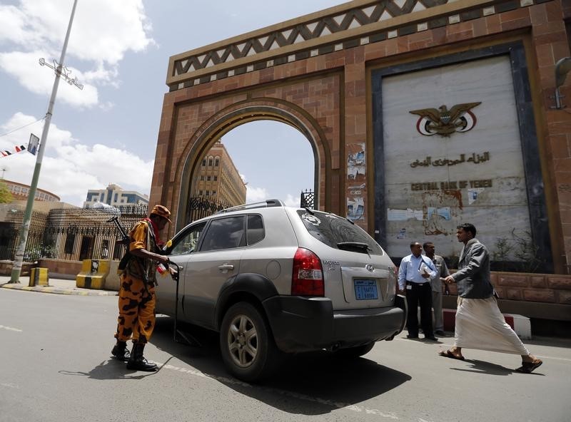 © Reuters. انخفاض طفيف لديون اليمن الخارجية في أكتوبر