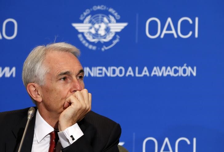 © Reuters. IATA Director General Tony Tyler listens during a press conference in Montreal