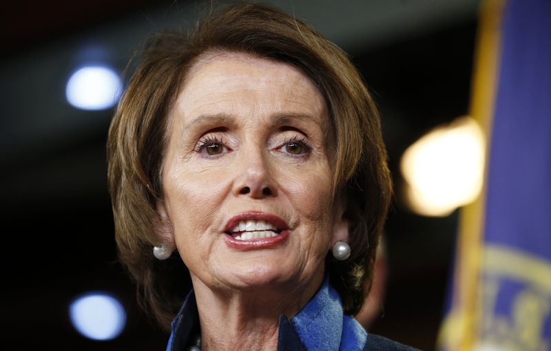 © Reuters. Nancy Pelosi speaks in the U.S. Capitol in Washington