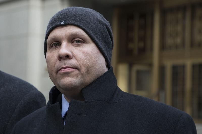 © Reuters. Perez, a computer programmer for Bernard L. Madoff Investment Securities LLC, exits the Manhattan Federal Court house in New York