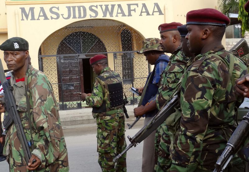 © Reuters. كينيا تحقق في مزاعم وثائقي لقناة الجزيرة عن "فرق اعدام" من الشرطة
