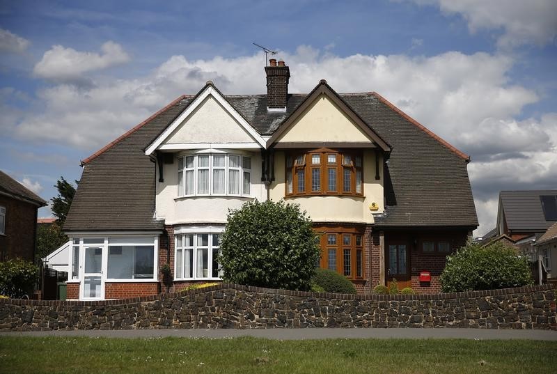 © Reuters. A view of semi-detached homes in Tilbury, southeast England