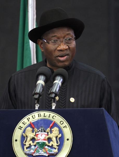 © Reuters. الحزب الحاكم في نيجيريا يختار الرئيس الحالي مرشحا له لانتخابات الرئاسة