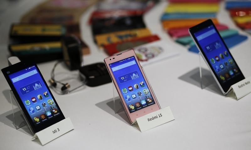 © Reuters. Three models of China's Xiaomi Mi phones are pictured during their launch in New Delhi