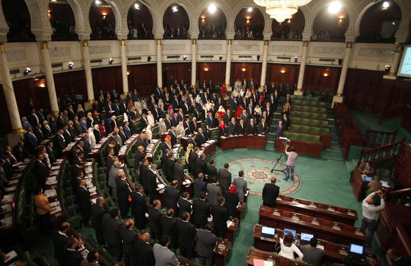© Reuters. البرلمان التونسي يقر ميزانية بقيمة 29 مليار دينار لعام 2015