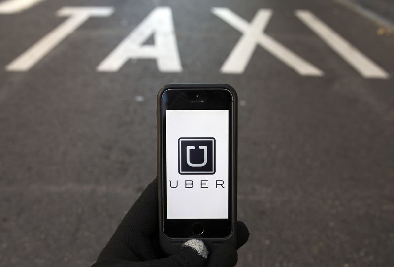 © Reuters. LA STRATÉGIE D'UBER À L'ÉPREUVE DU DROIT FRANÇAIS