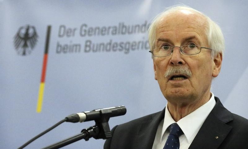 © Reuters. Attorney General Harald Range of the Federal Prosecutors Office addresses a news conference in Karlsruhe