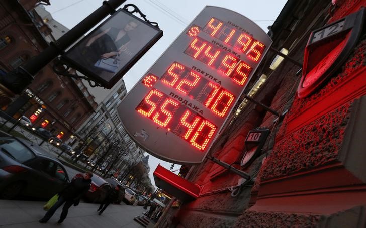 © Reuters. Banco Central de Rusia sube tasa clave en 100 puntos básicos