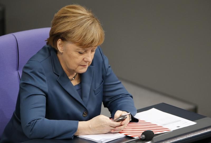 © Reuters. German Chancellor Merkel uses a Nokia slide mobile during a session of the lower house of parliament the Bundestag in Berlin