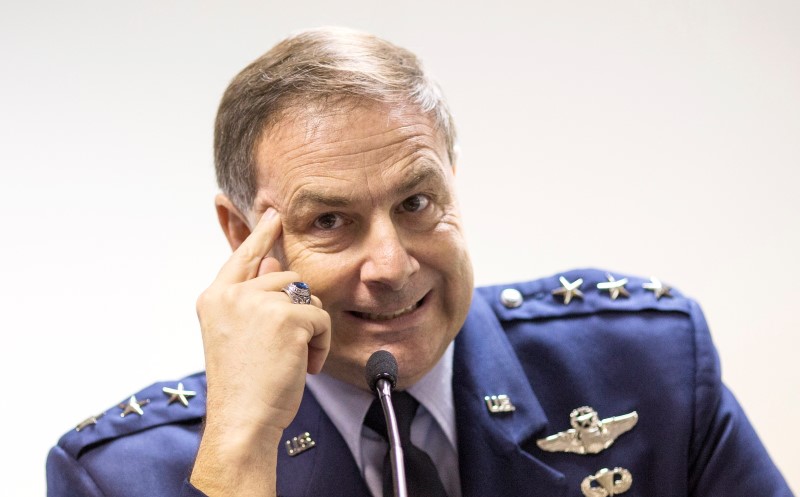 © Reuters. Lt General Chris Bogdan, the Program Executive Officer for the F-35 Lightning II Joint Program Office, speaks to journalists at a news conference at the 2014 Farnborough International Airshow in Farnborough, southern England