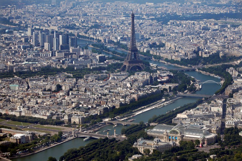 © Reuters. LES FRANÇAIS VEULENT À UNE LARGE MAJORITÉ DES CHANGEMENTS PROFONDS, SELON UNE ÉTUDE CSA