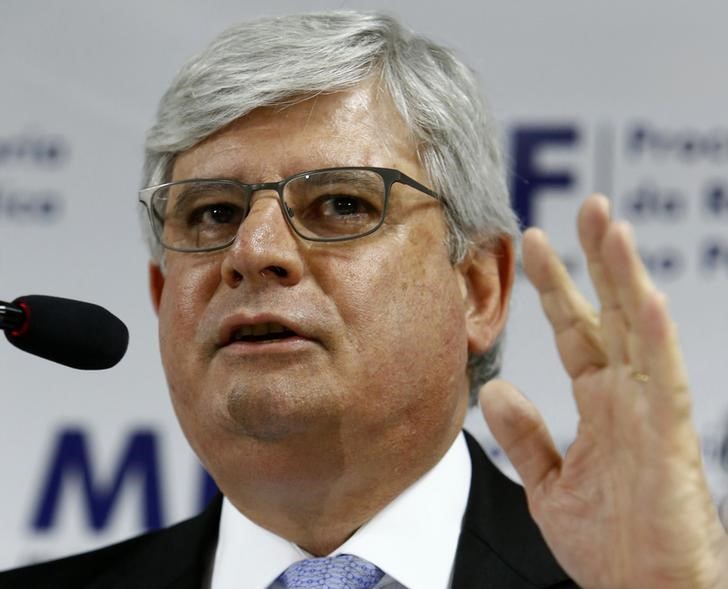 © Reuters. Brazil's prosecutor-general Rodrigo Janot speaks during a news conference in Curitiba