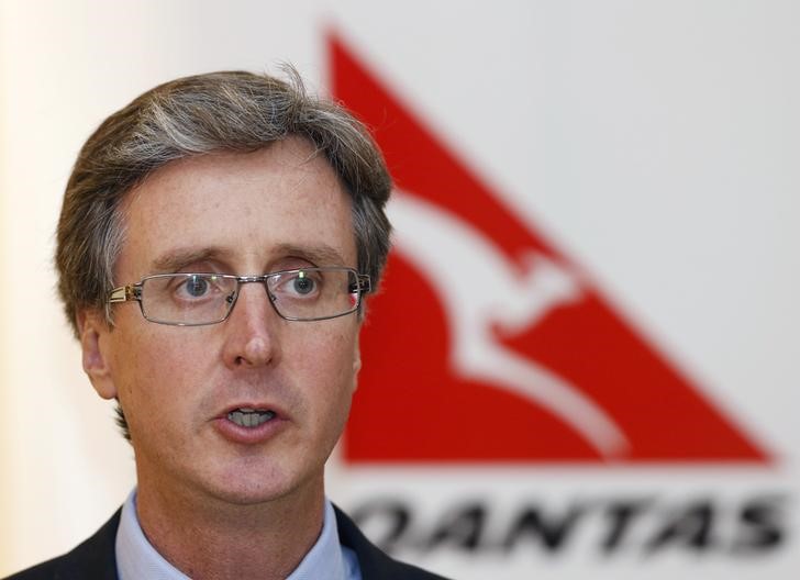 © Reuters. Qantas Chief Executive Officer Simon Hickey speaks during the inauguration of their Qantas Singapore Lounge at Changi Airport in Singapore