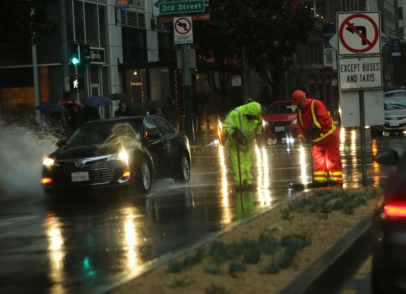 © Reuters. VIOLENTE TEMPÊTE EN CALIFORNIE