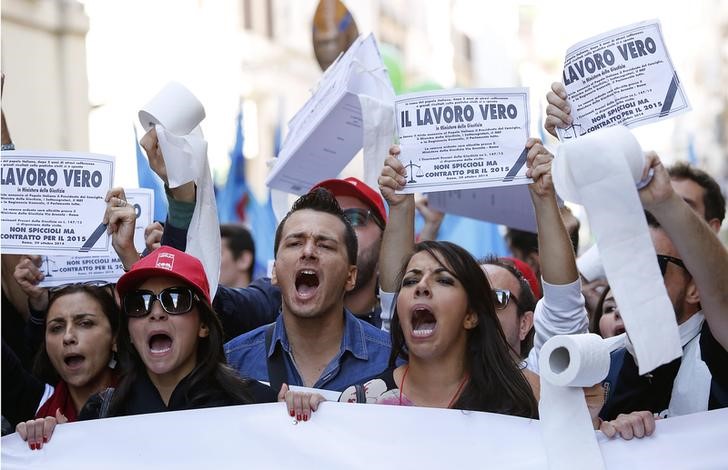 © Reuters. Protesto organizado por sindicatos de funcionários públicos no centro de Roma