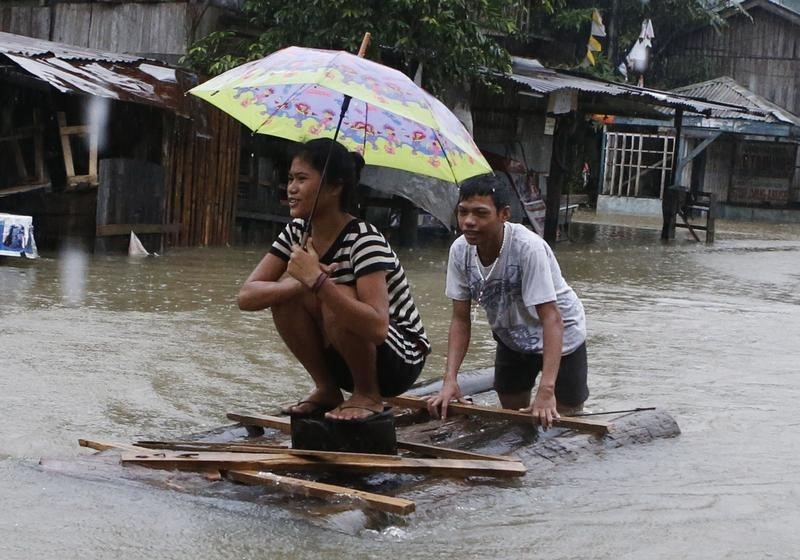 © Reuters. LA QUESTION DES MIGRATIONS DUES AU CLIMAT DOIT DEVENIR PRIORITAIRE