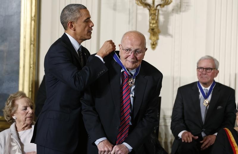 © Reuters. U.S. President Obama presents the Presidential Medal of Freedom to former Rep. Dingell during a White House ceremony in Washington