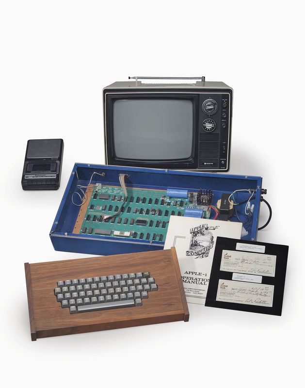 © Reuters. Christie's photo of the Ricketts Apple-1 Personal Computer