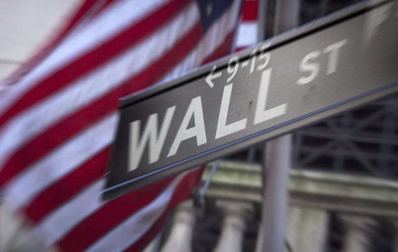 © Reuters. A Wall Street sign outside the New York Stock Exchange
