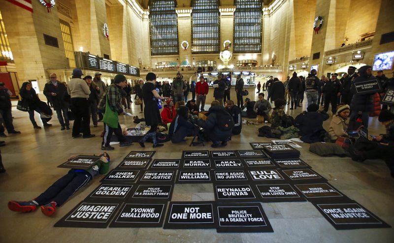 © Reuters. MANIFESTATIONS PRÉVUES À WASHINGTON ET NEW YORK CONTRE LES VIOLENCES POLICIÈRES