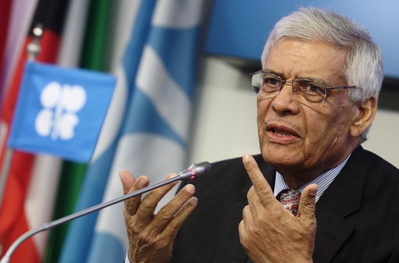 © Reuters. OPEC Secretary-General al-Badri addresses a news conference after a meeting of OPEC oil ministers at OPEC's headquarters in Vienna