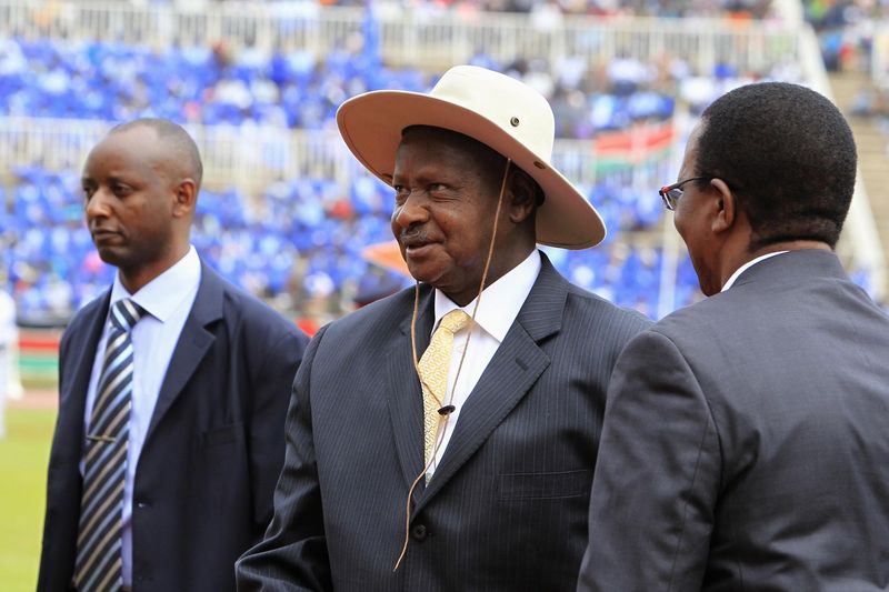 © Reuters. Uganda's President Museveni arrives at the national celebration to mark Kenya's Jamhuri Dayat the Nyayo Stadium in Nairobi