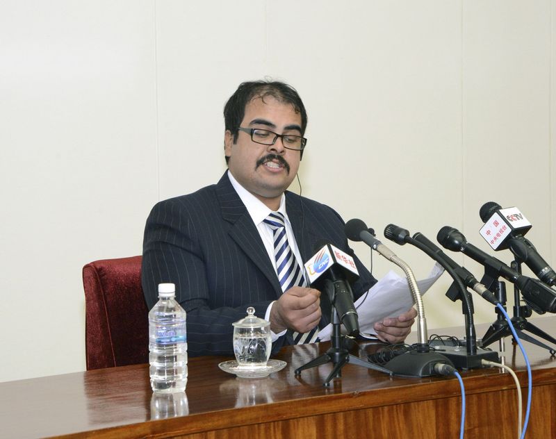 © Reuters. A U.S. citizen speaks during a news conference in this undated photo released by North Korea's Korean Central News Agency (KCNA) in Pyongyang