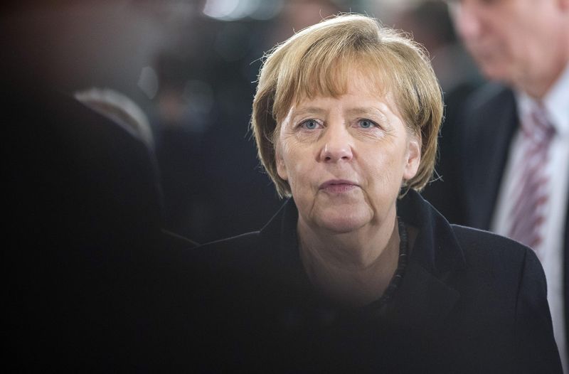 © Reuters. German Chancellor Angela Merkel arrives for a meeting of German state leaders at the chancellery in Berlin