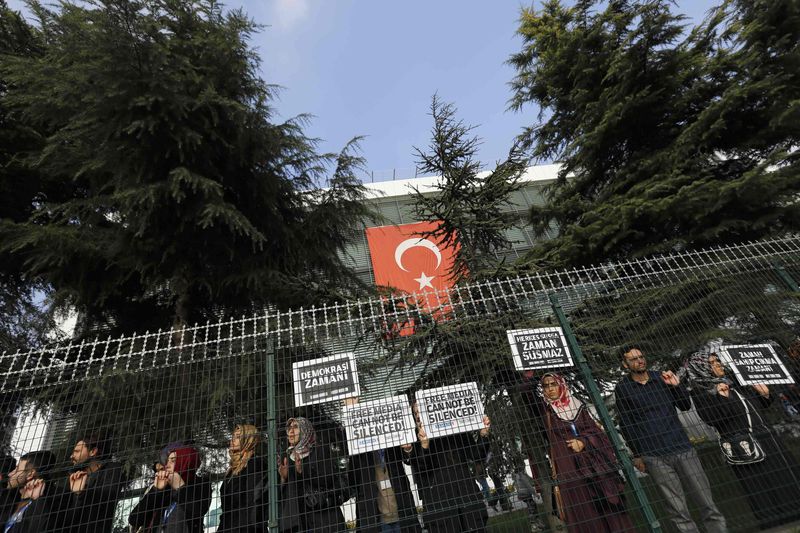 © Reuters. الاتحاد الأوروبي: مداهمة تركيا لمنافذ الإعلام يتعارض مع المبادئ الأوروبية