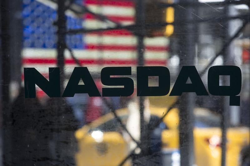 © Reuters. The NASDAQ MarketSite in Times Square in New York