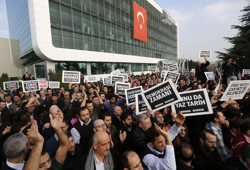 © Reuters. أمريكا تدعو تركيا لحماية القيم الديمقراطية عقب مداهمة وسائل إعلام