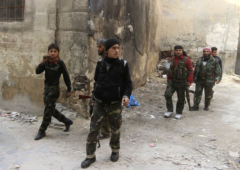 © Reuters. الجيش السوري يسترد مناطق الى الشمال من حلب بعد معارك طاحنة