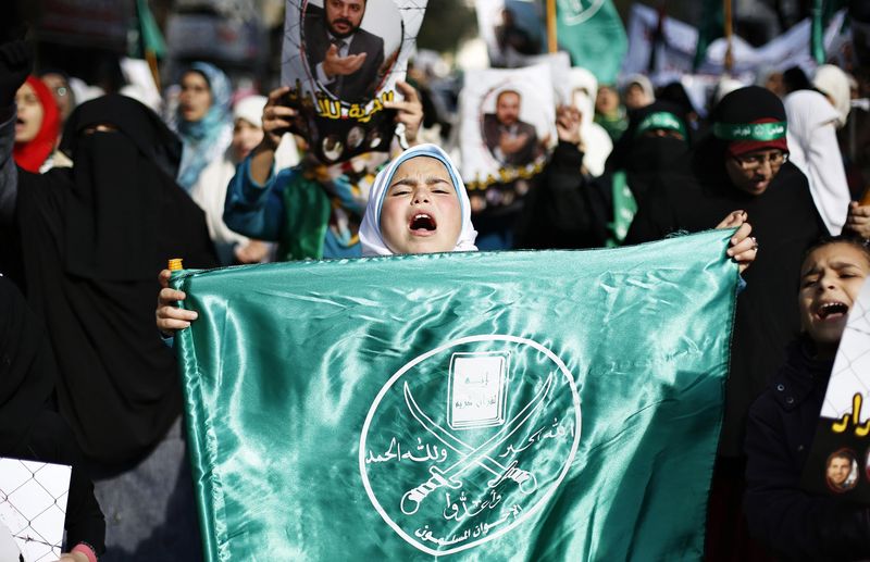 © Reuters. Protesters from the Islamic Action Front take part in a demonstration in Amman