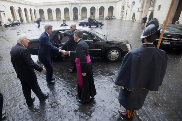 © Reuters. EEUU pide ayuda al Vaticano para cerrar Guantánamo