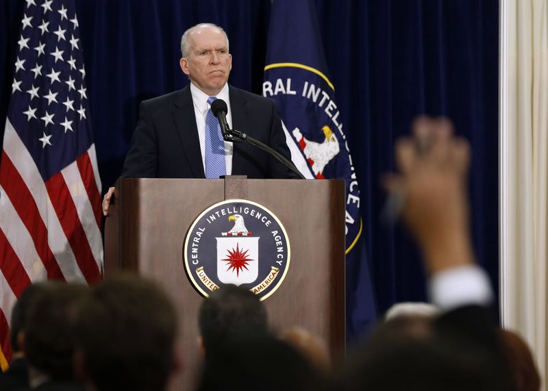 © Reuters. Director of the Central Intelligence Agency John Brennan looks out to the press during a rare news conference at CIA Headquarters in Virginia