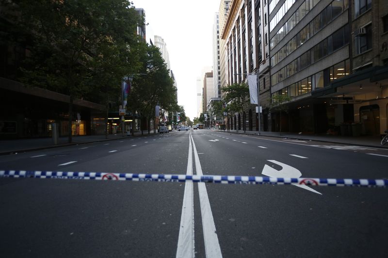 © Reuters. Rua isolada em Sydney após sequestro em café próximo