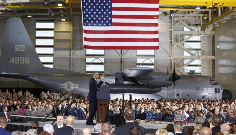 © Reuters. Presidente norte-americano, Barack Obama, discursa em base militar