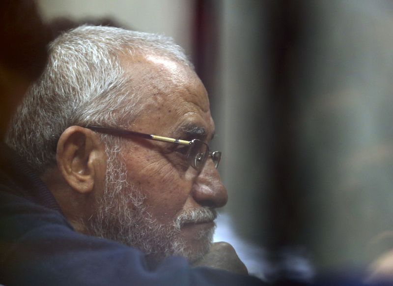 © Reuters. مصر تحيل 340 مدنيا إلى المحاكمة العسكرية