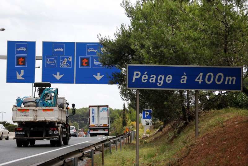 © Reuters. SÉGOLÈNE ROYAL SOUHAITE UN GEL DES TARIFS DES AUTOROUTES EN 2015