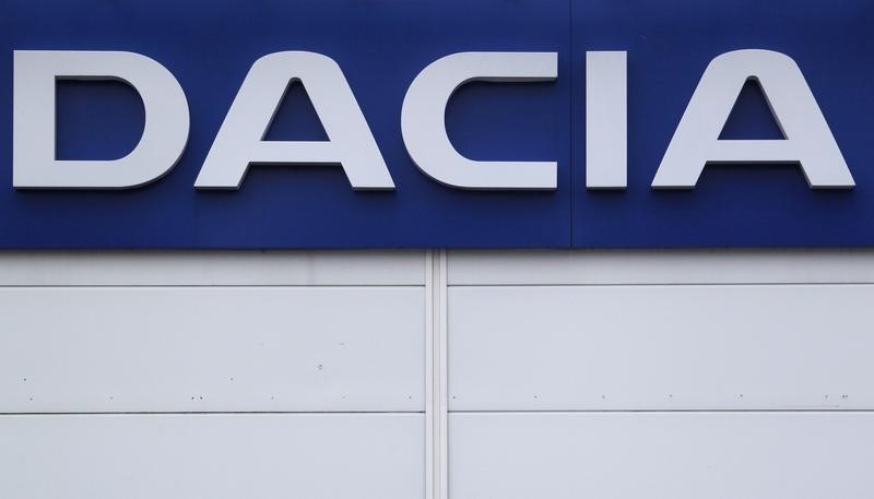 © Reuters. The Dacia logo is seen at a car dealership in Vendenheim