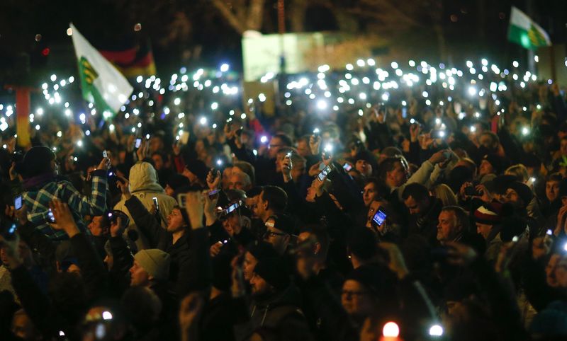 © Reuters. تزايد أعداد المحتجين المناهضين للهجرة في ألمانيا