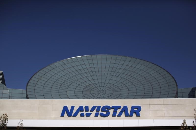 © Reuters. Exterior of Navistar office is seen in Lisle, Illinois