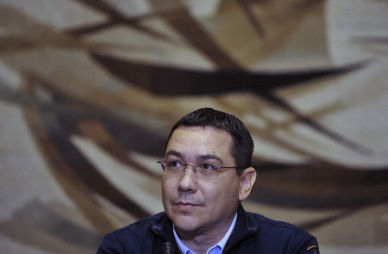 © Reuters. Romania's Prime Minister Victor Ponta attends a news conference in Bucharest