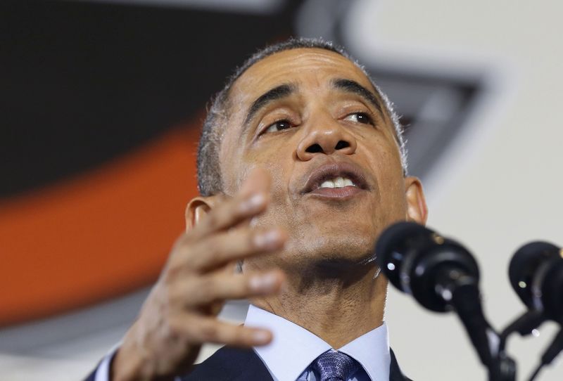 © Reuters. U.S. President Barack Obama talks at Joint Base McGuire-Dix-Lakehurst in New Jersey