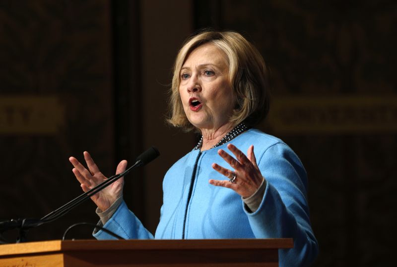 © Reuters. Hillary Clinton speaks on "Smart Power: Security Through Inclusive Leadership" at Georgetown University in Washington